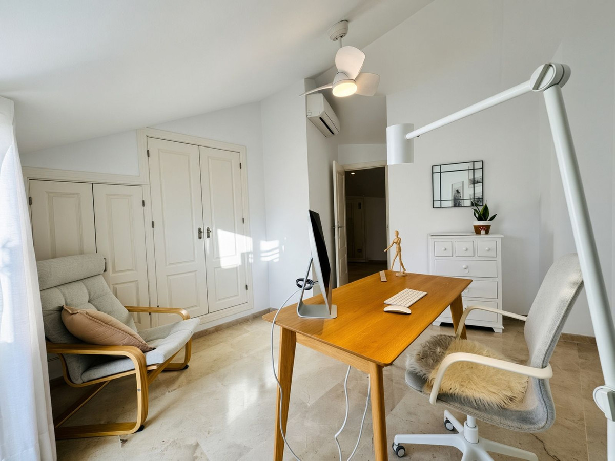 3 Bedroom Apartment for Sale in Marbella — view 16