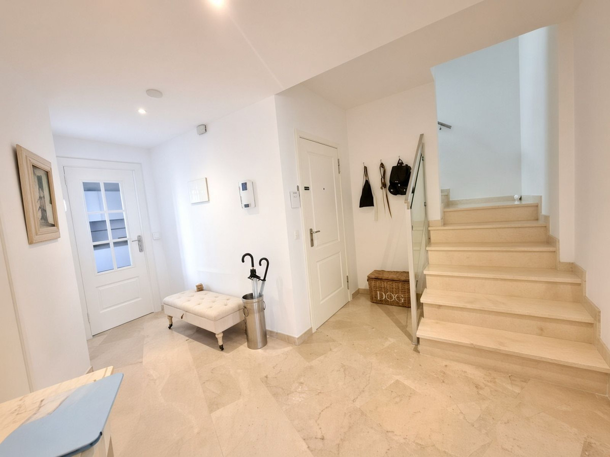 3 Bedroom Apartment for Sale in Marbella — view 17