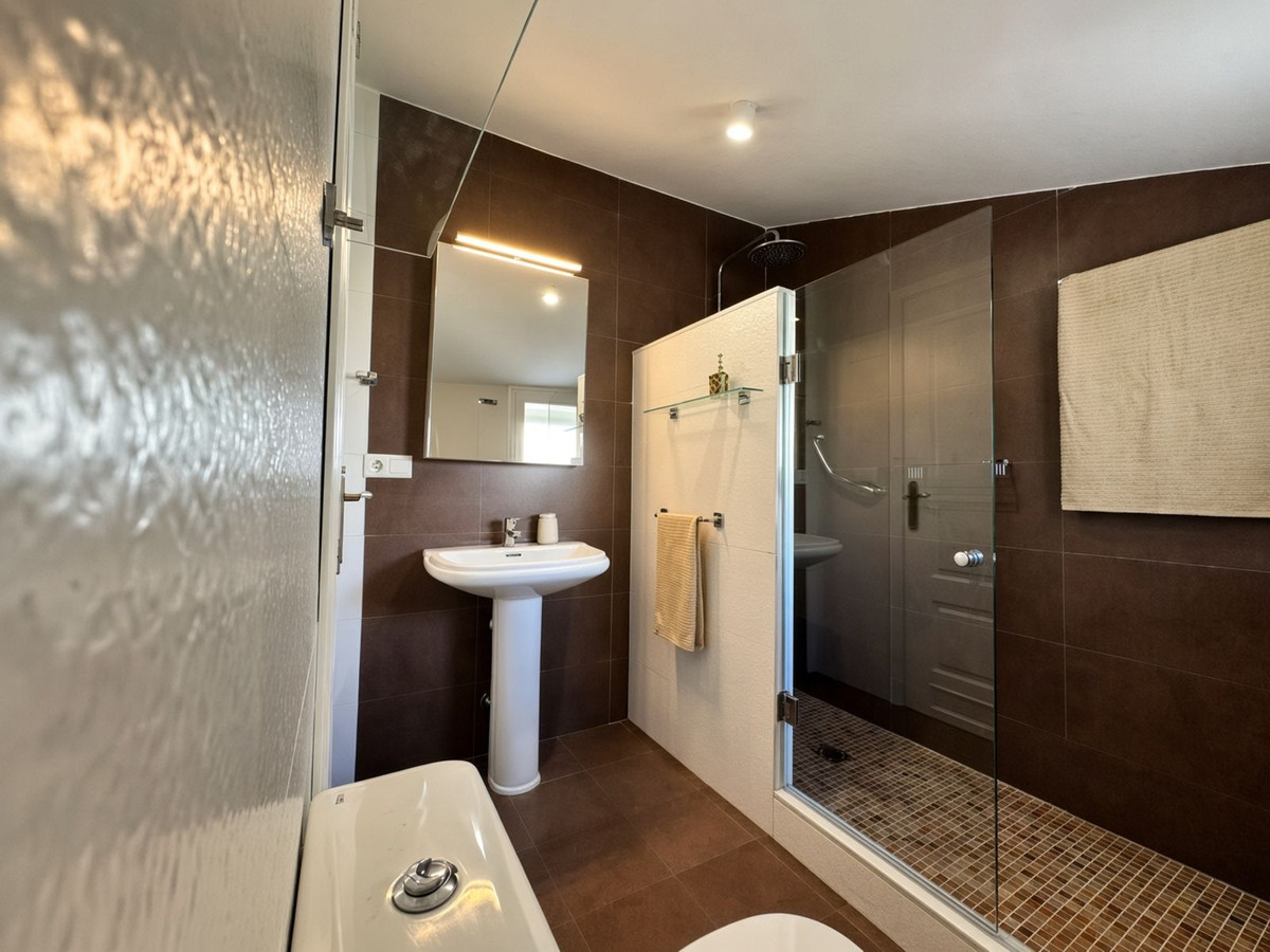 3 Bedroom Apartment for Sale in Marbella — view 20