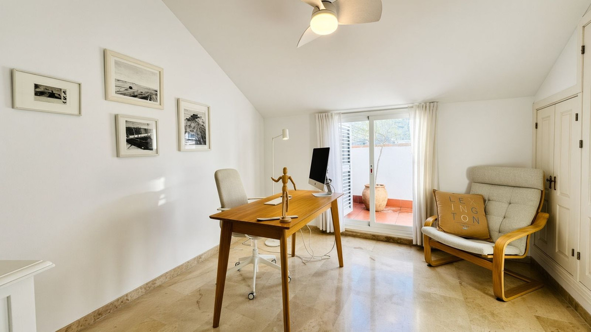 3 Bedroom Apartment for Sale in Marbella — view 3
