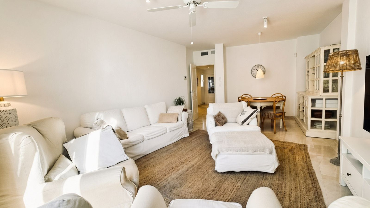 3 Bedroom Apartment for Sale in Marbella — view 4