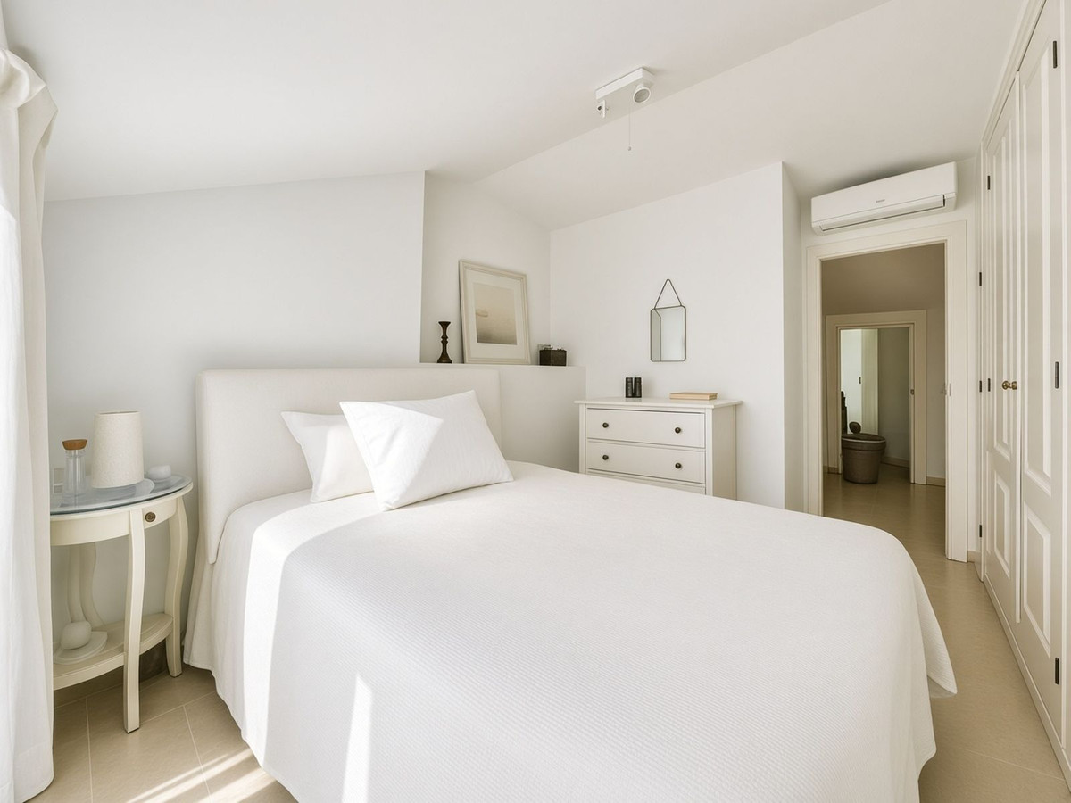 3 Bedroom Apartment for Sale in Marbella — view 5