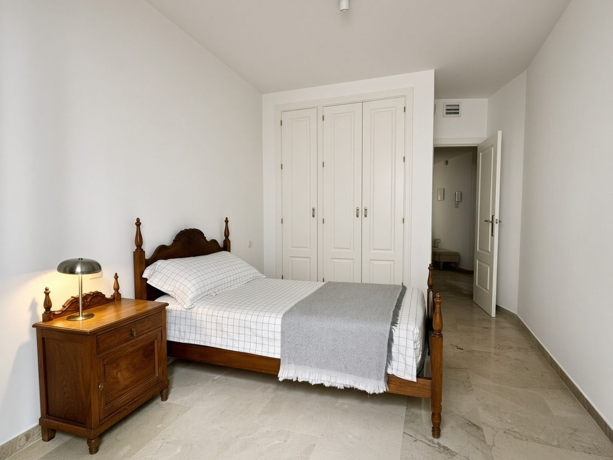 3 Bedroom Apartment for Sale in Marbella — view 9