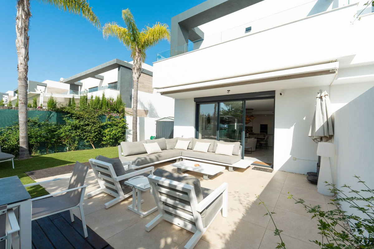 4 Bedroom Villa for Sale in Selwo — view 2