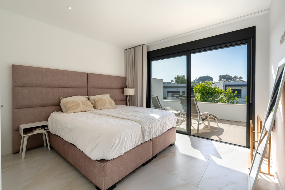 4 Bedroom Villa for Sale in Selwo — view 12