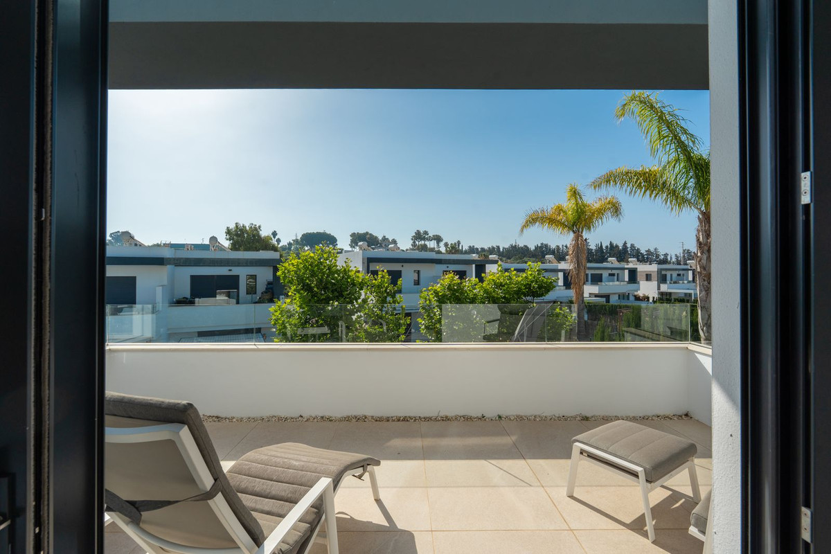 4 Bedroom Villa for Sale in Selwo — view 15