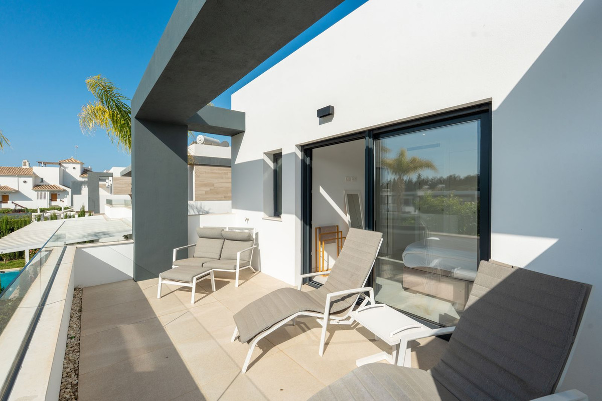4 Bedroom Villa for Sale in Selwo — view 16
