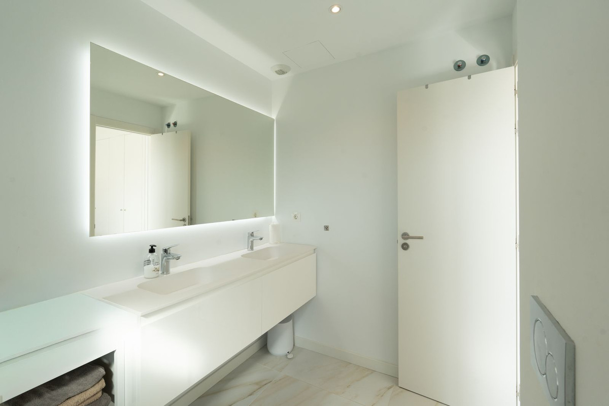 4 Bedroom Villa for Sale in Selwo — view 18