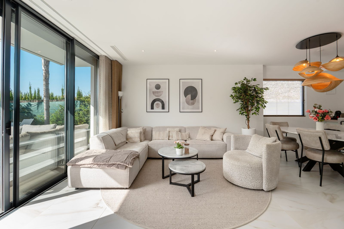 4 Bedroom Villa for Sale in Selwo — view 4
