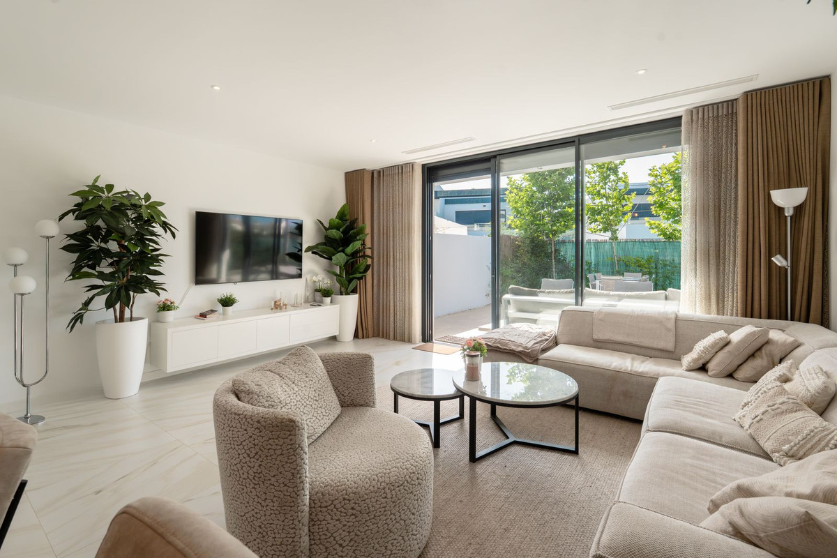 4 Bedroom Villa for Sale in Selwo — view 5