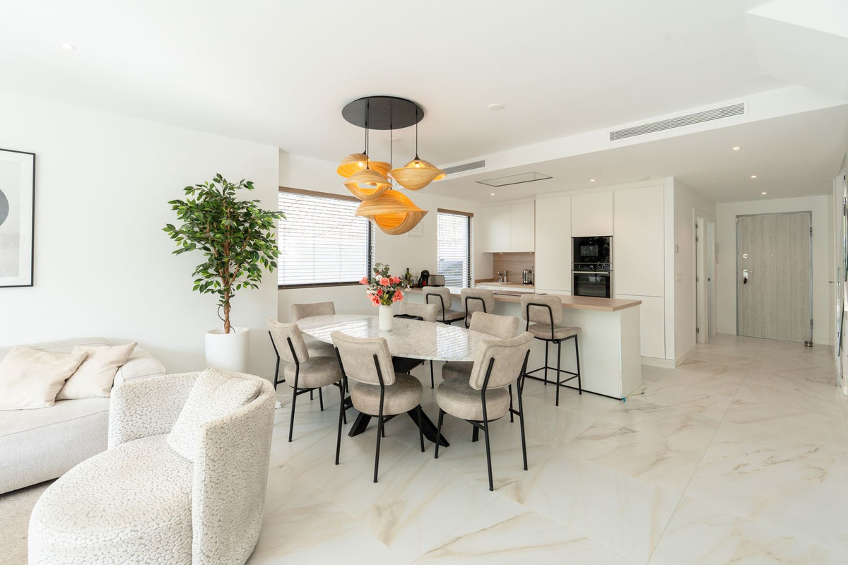 4 Bedroom Villa for Sale in Selwo — view 8