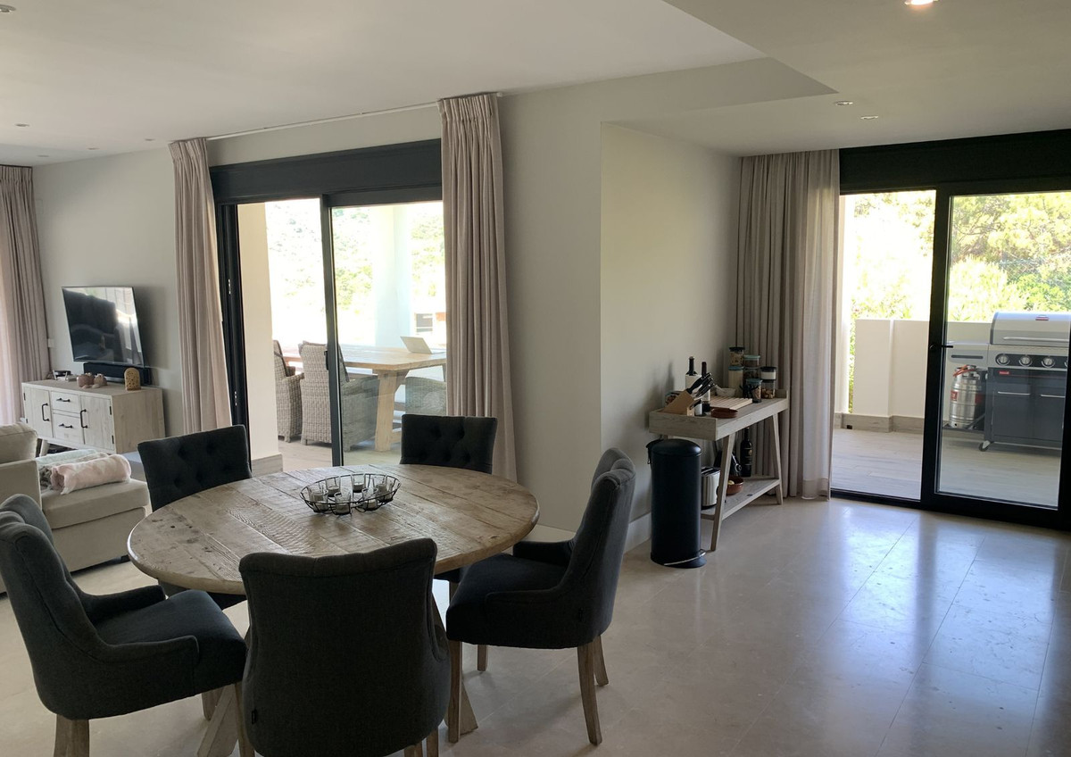 2 Bedroom Apartment for Sale in Estepona — view 11