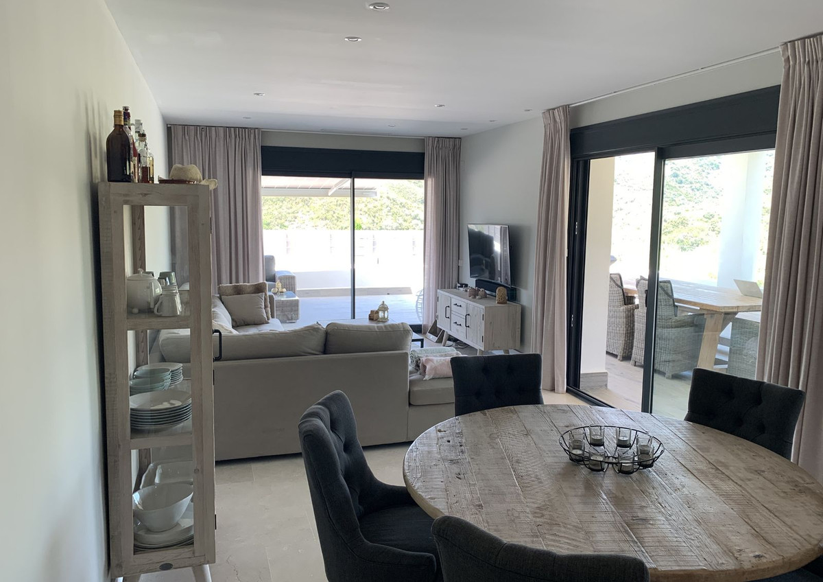 2 Bedroom Apartment for Sale in Estepona — view 13