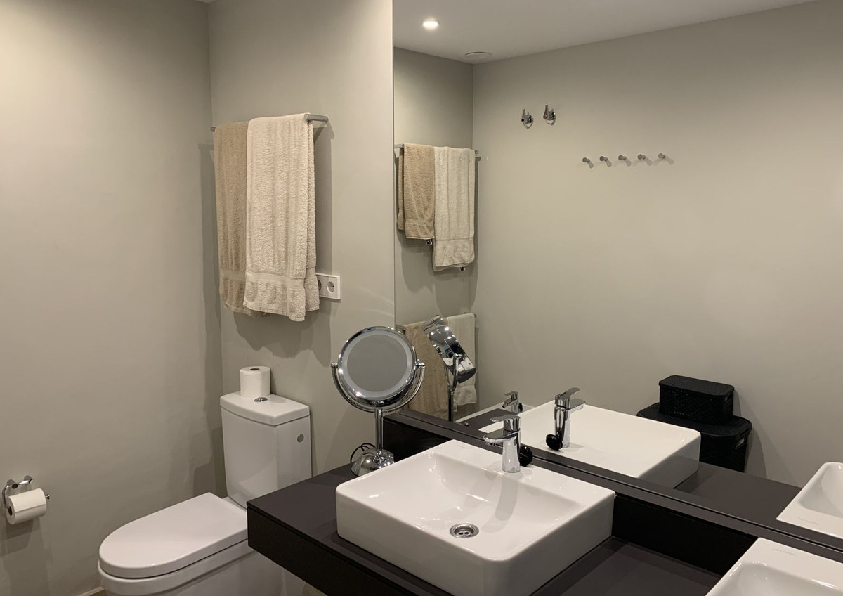 2 Bedroom Apartment for Sale in Estepona — view 15