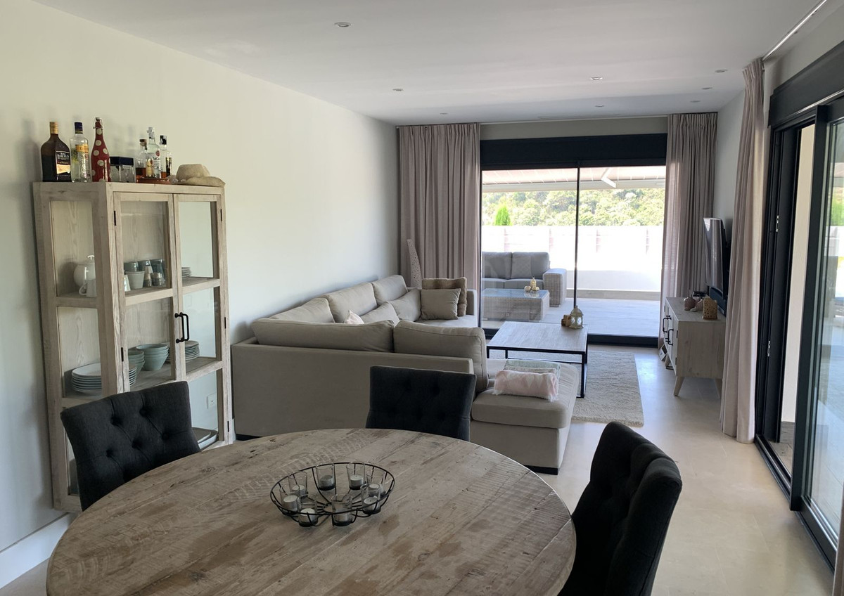 2 Bedroom Apartment for Sale in Estepona — view 10