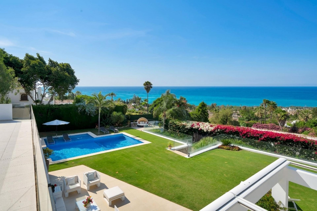 6 Bedroom Villa for Sale in Sierra Blanca