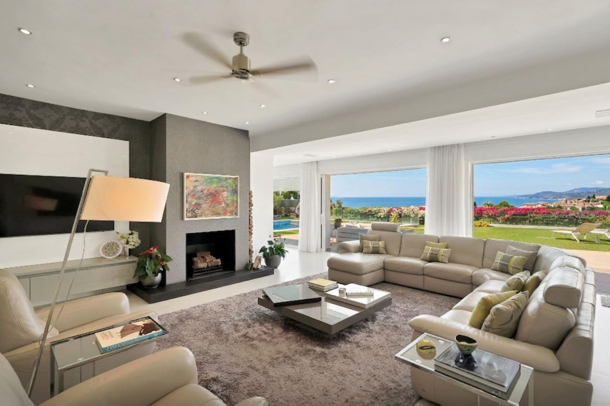 6 Bedroom Villa for Sale in Sierra Blanca — 2
