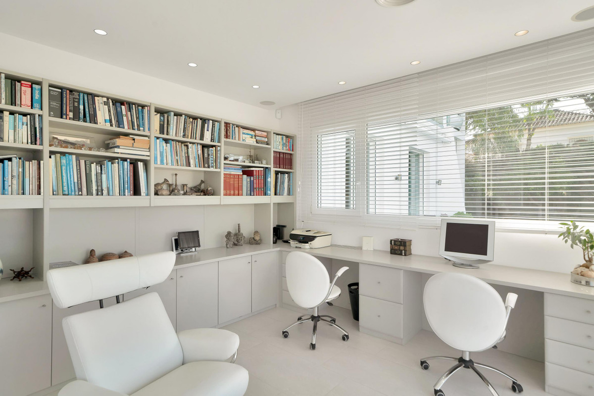 6 Bedroom Villa for Sale in Sierra Blanca — view 14