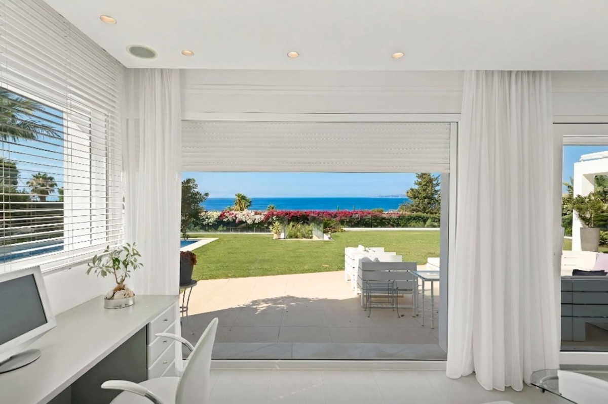 6 Bedroom Villa for Sale in Sierra Blanca — view 15