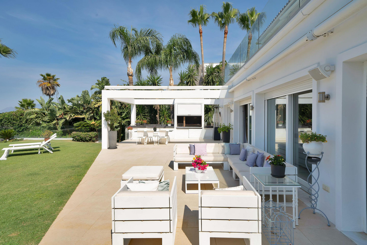 6 Bedroom Villa for Sale in Sierra Blanca — view 19