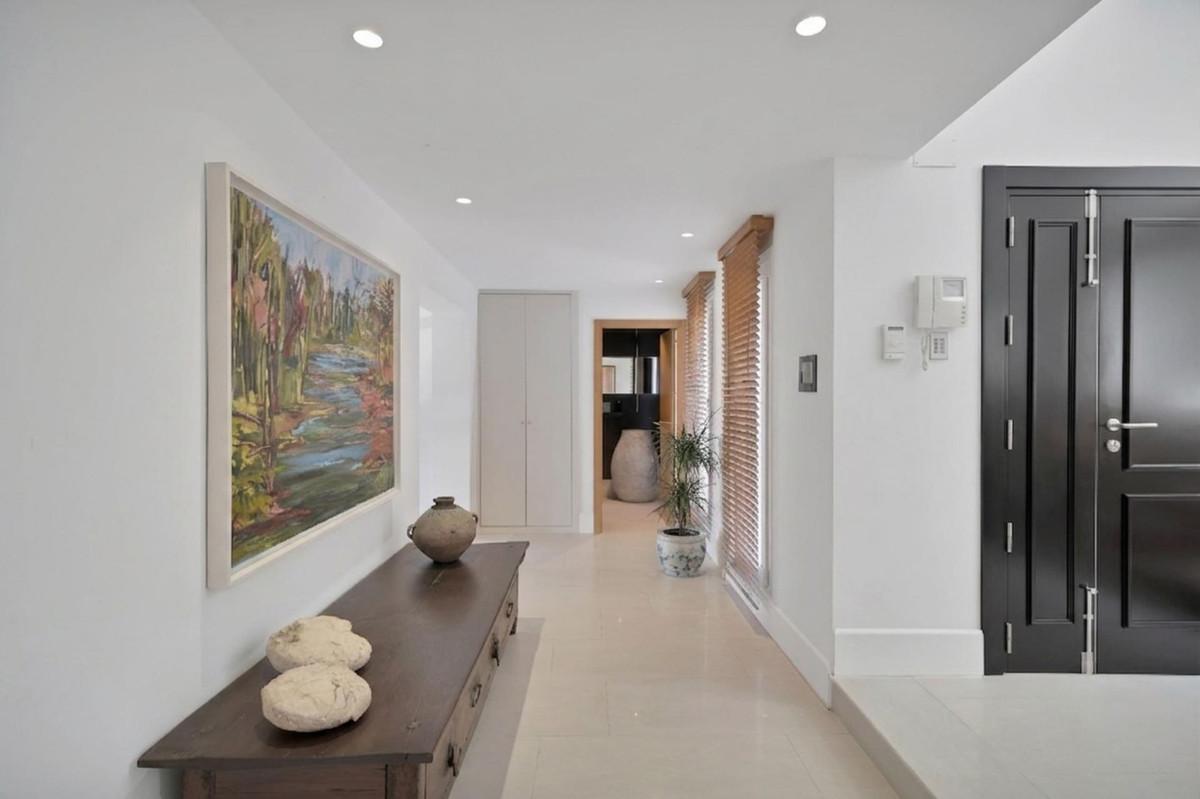 6 Bedroom Villa for Sale in Sierra Blanca — view 20