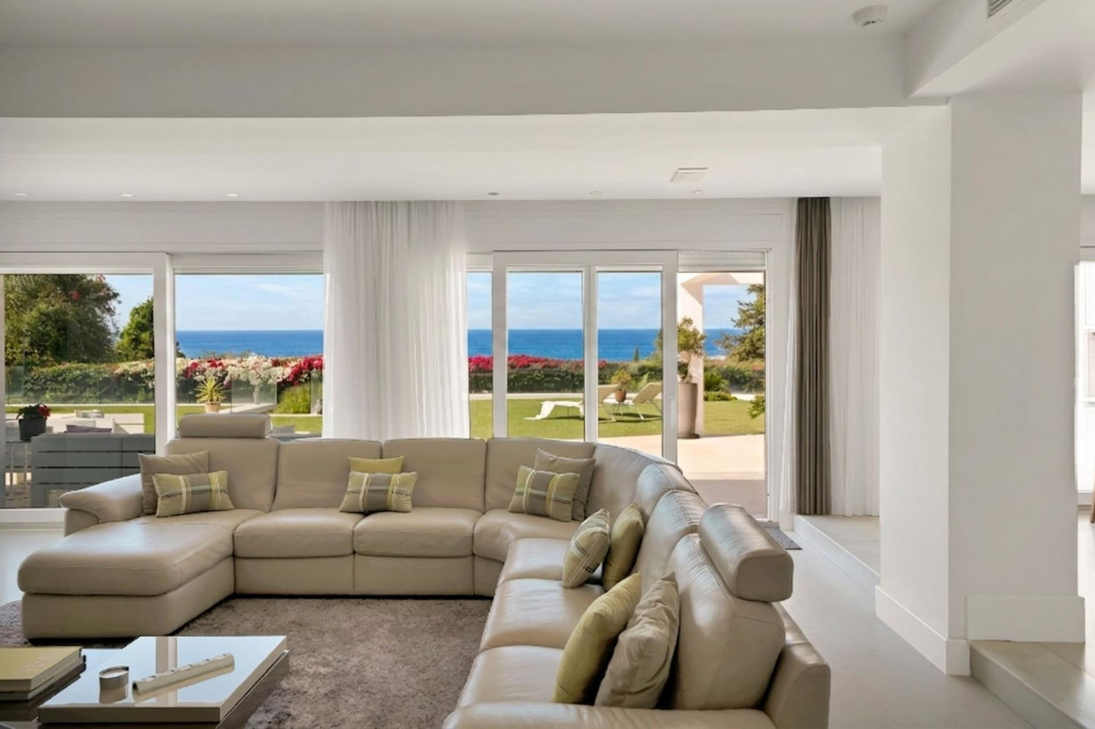 6 Bedroom Villa for Sale in Sierra Blanca — 4