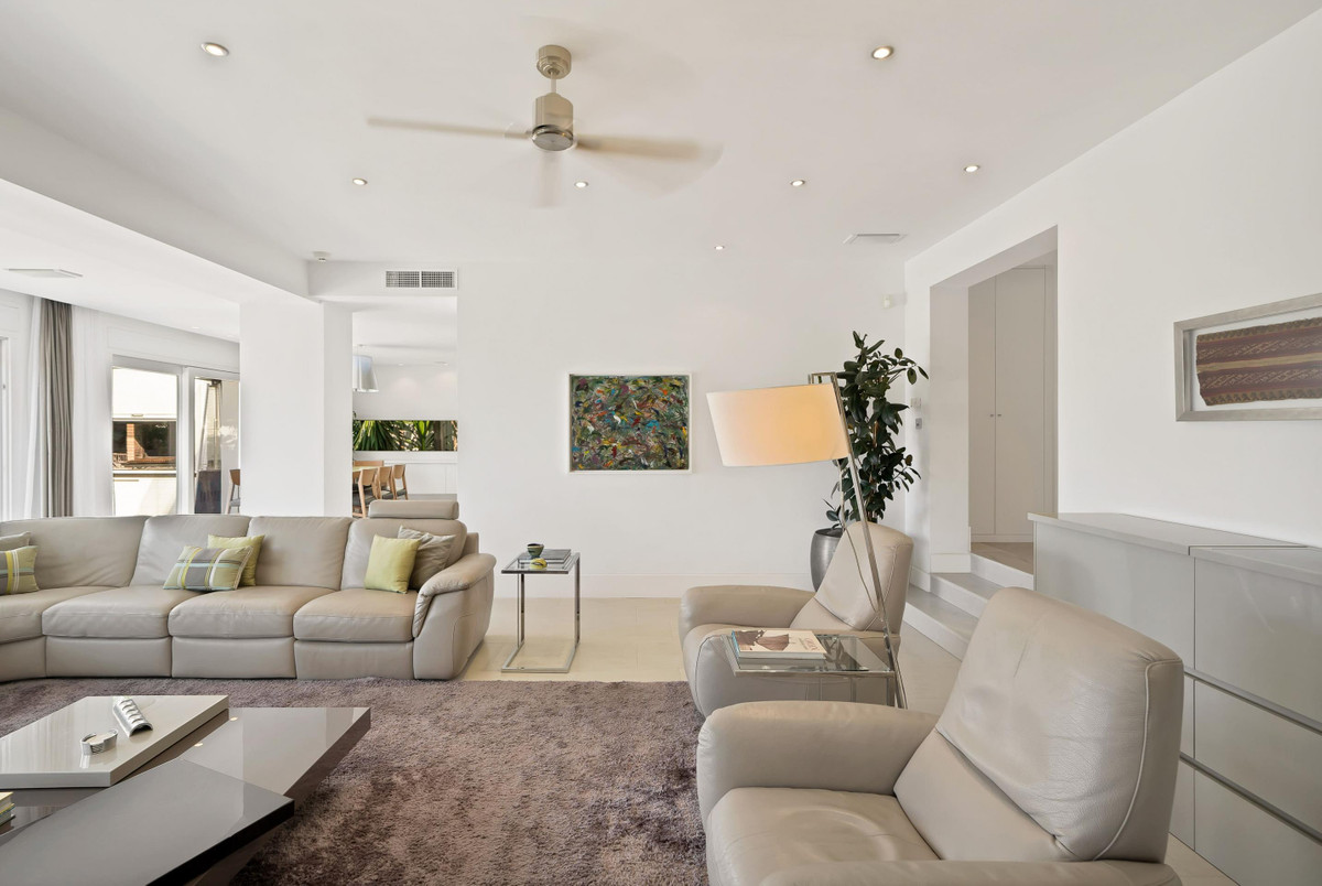 6 Bedroom Villa for Sale in Sierra Blanca — 5