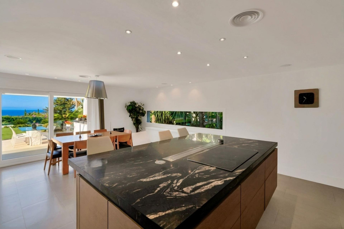 6 Bedroom Villa for Sale in Sierra Blanca — 9
