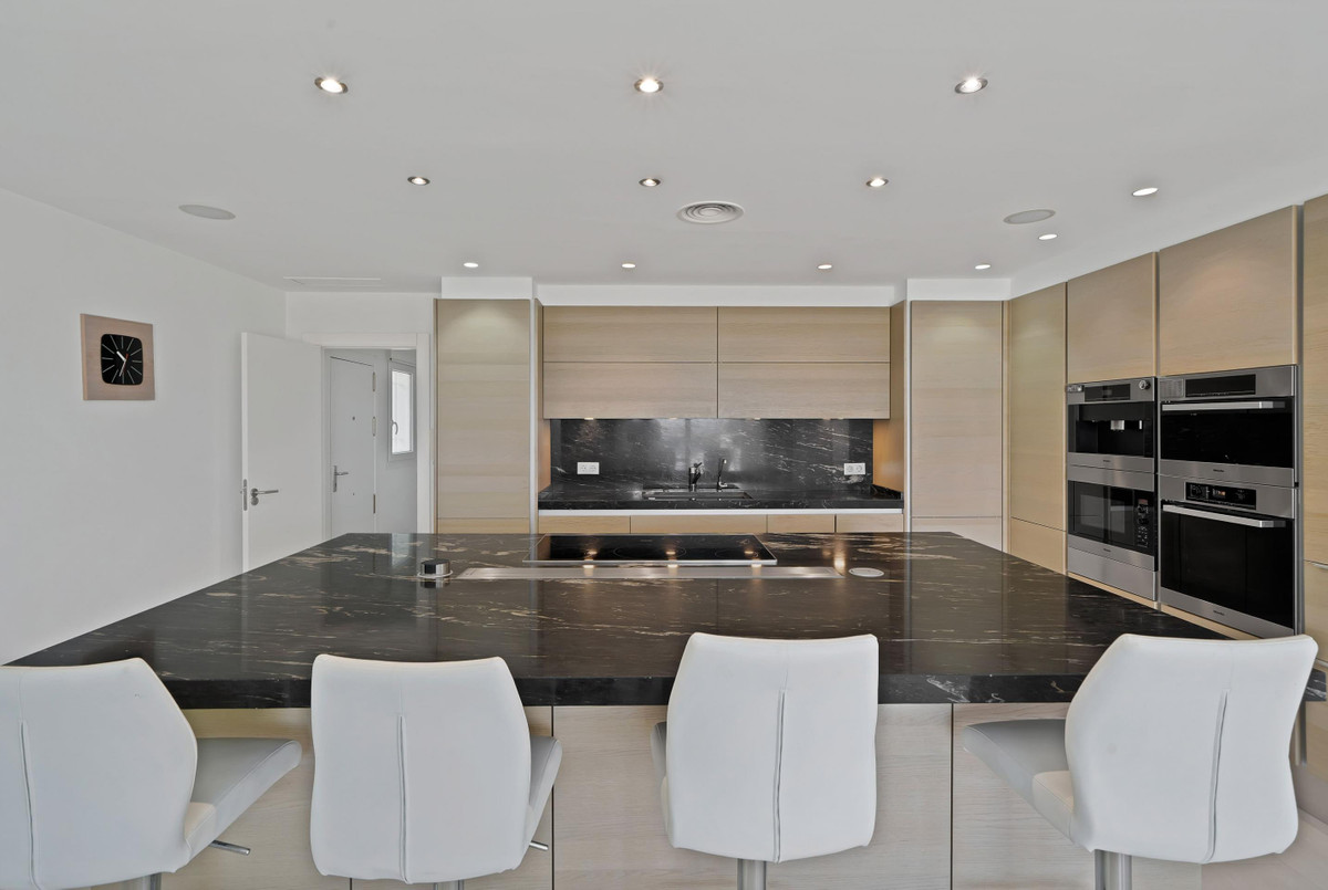6 Bedroom Villa for Sale in Sierra Blanca — view 10