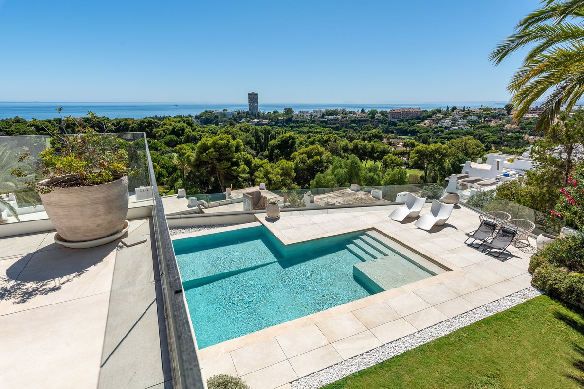 4 Bedroom Villa for Sale in Marbella — view 2