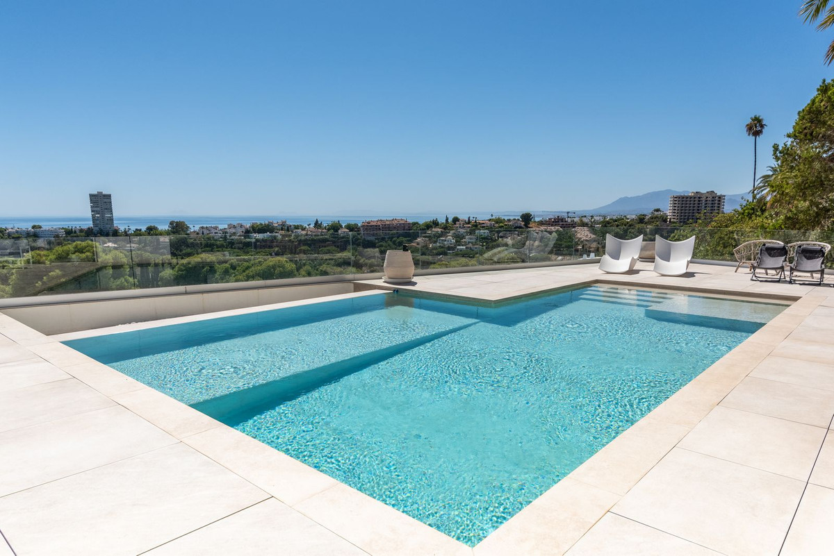 4 Bedroom Villa for Sale in Marbella — view 14