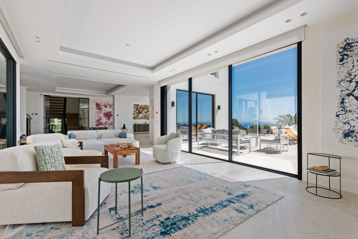 4 Bedroom Villa for Sale in Marbella — view 17