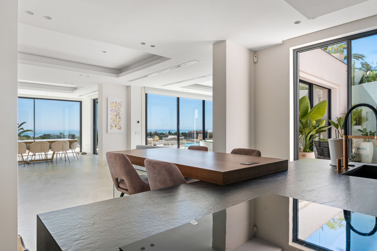 4 Bedroom Villa for Sale in Marbella — view 18