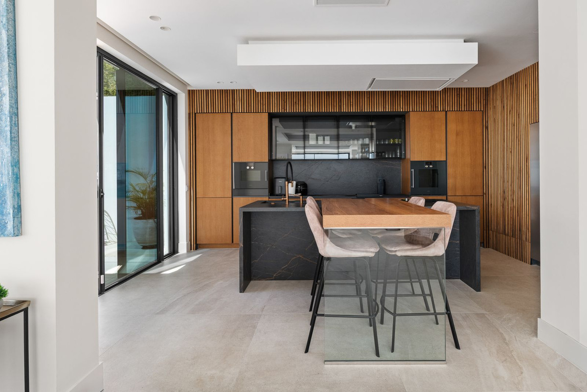 4 Bedroom Villa for Sale in Marbella — view 6