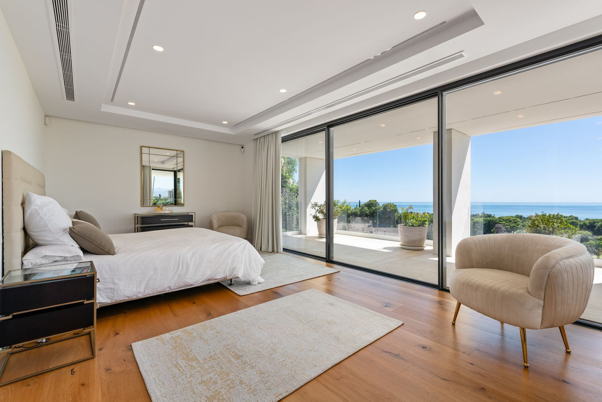 4 Bedroom Villa for Sale in Marbella — view 8