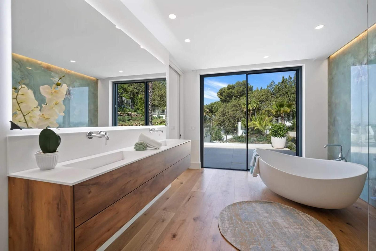 4 Bedroom Villa for Sale in Marbella — view 9