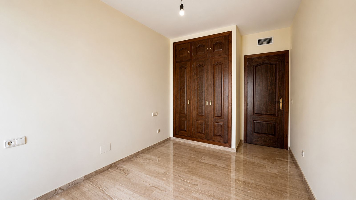 2 Bedroom Apartment for Sale in Estepona — view 13