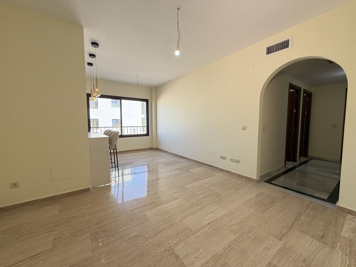 2 Bedroom Apartment for Sale in Estepona — 8