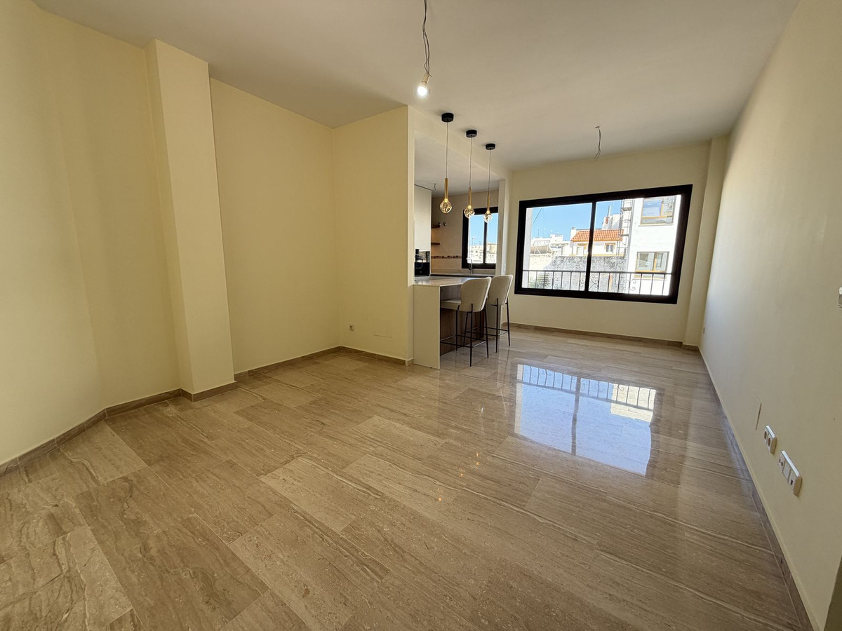 2 Bedroom Apartment for Sale in Estepona — 9