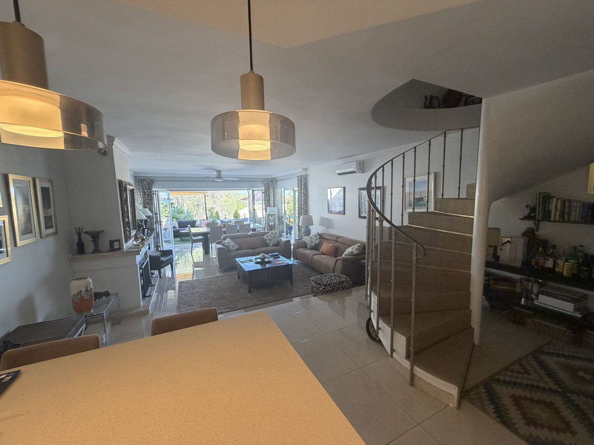 4 Bedroom Townhouse for Sale in Aloha — view 12