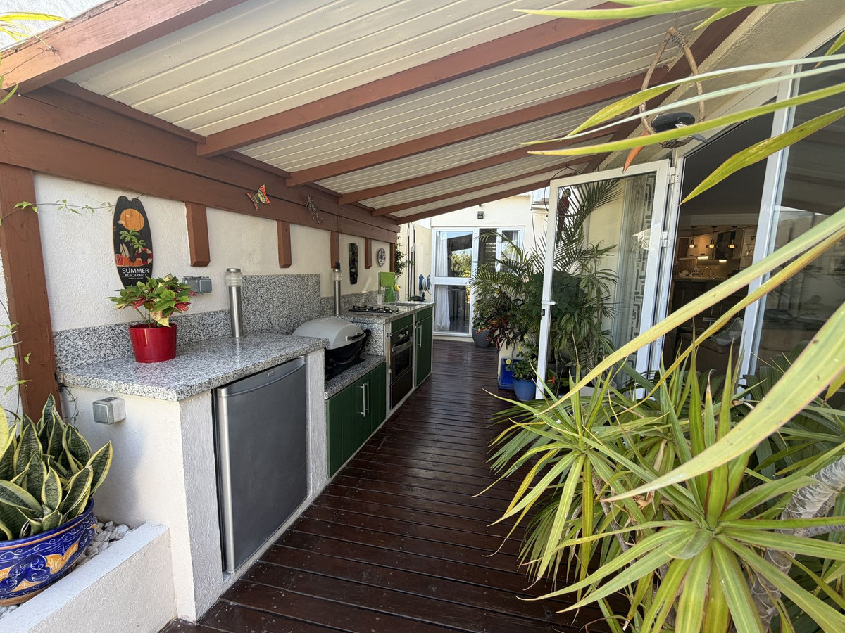 4 Bedroom Townhouse for Sale in Aloha — 4