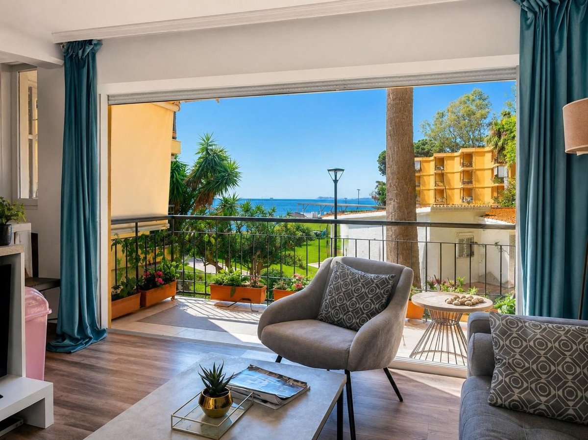 3 Bedroom Apartment for Sale in Estepona