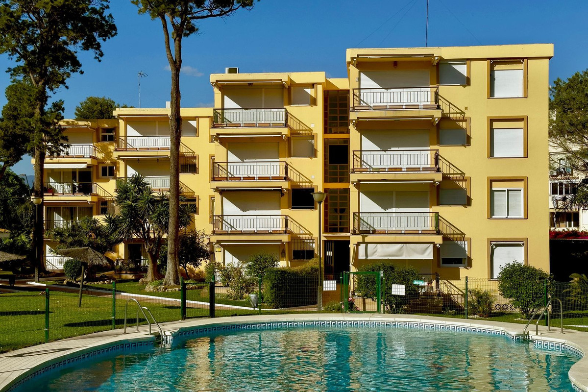 3 Bedroom Apartment for Sale in Estepona — view 14