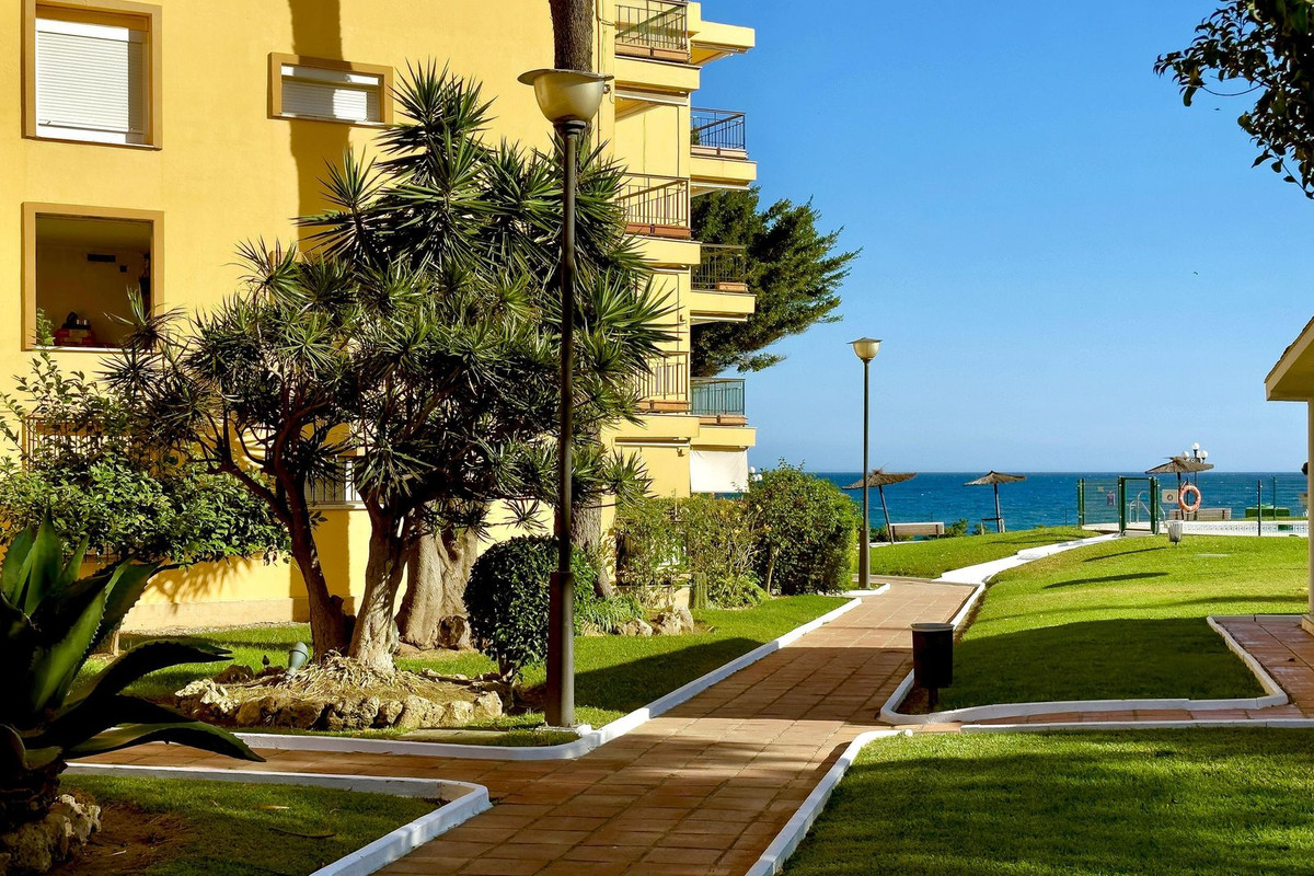 3 Bedroom Apartment for Sale in Estepona — view 15