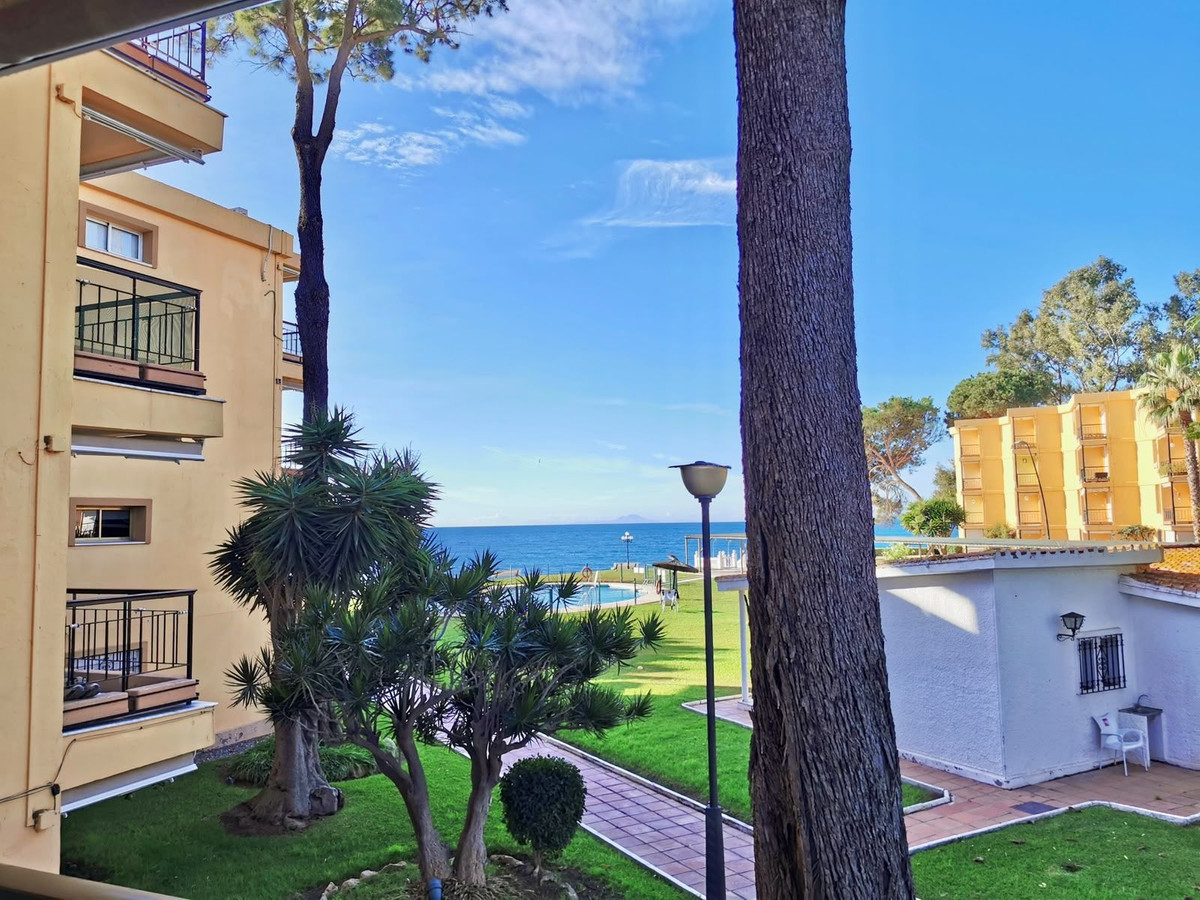 3 Bedroom Apartment for Sale in Estepona — view 18