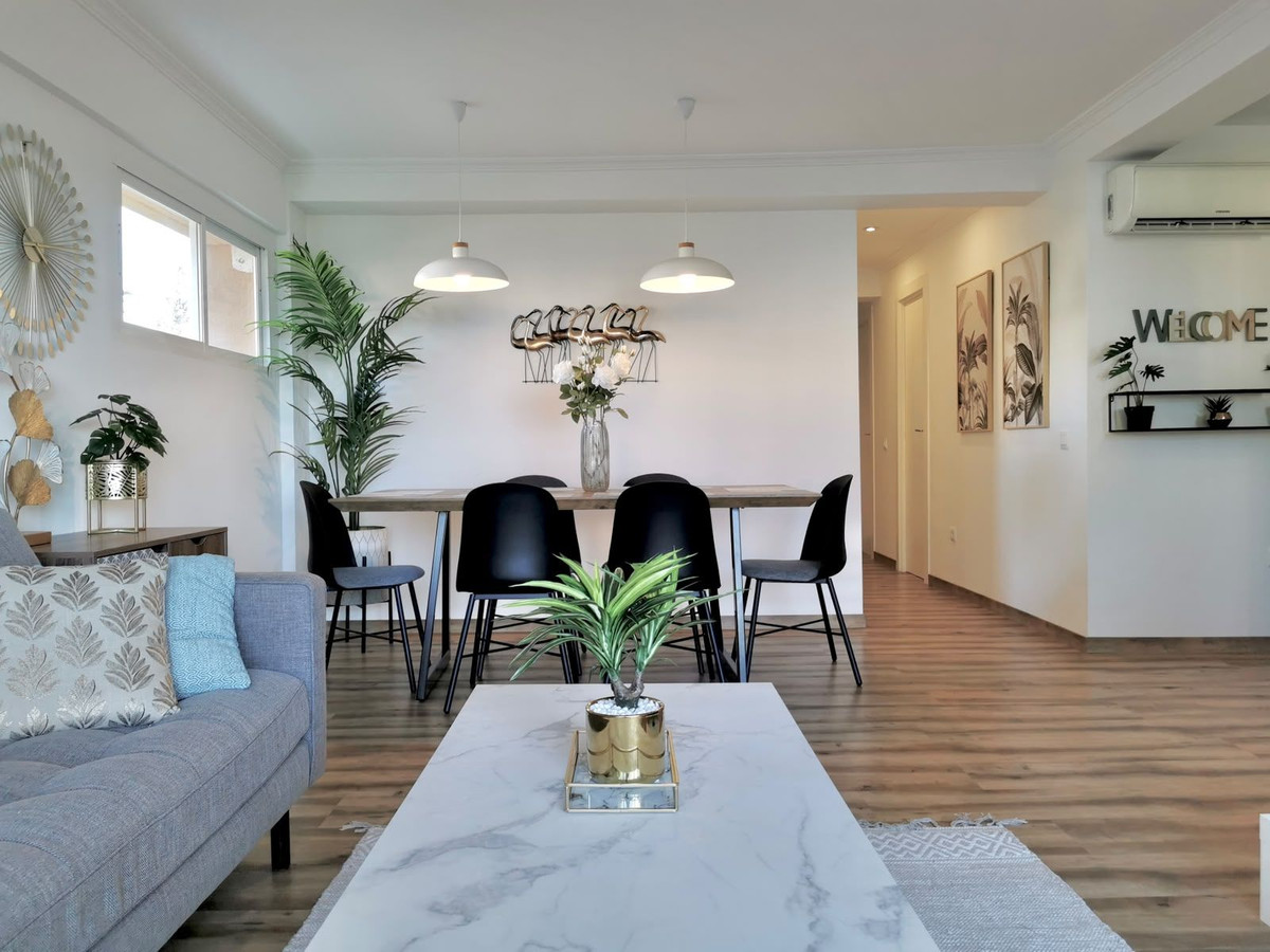 3 Bedroom Apartment for Sale in Estepona — view 3