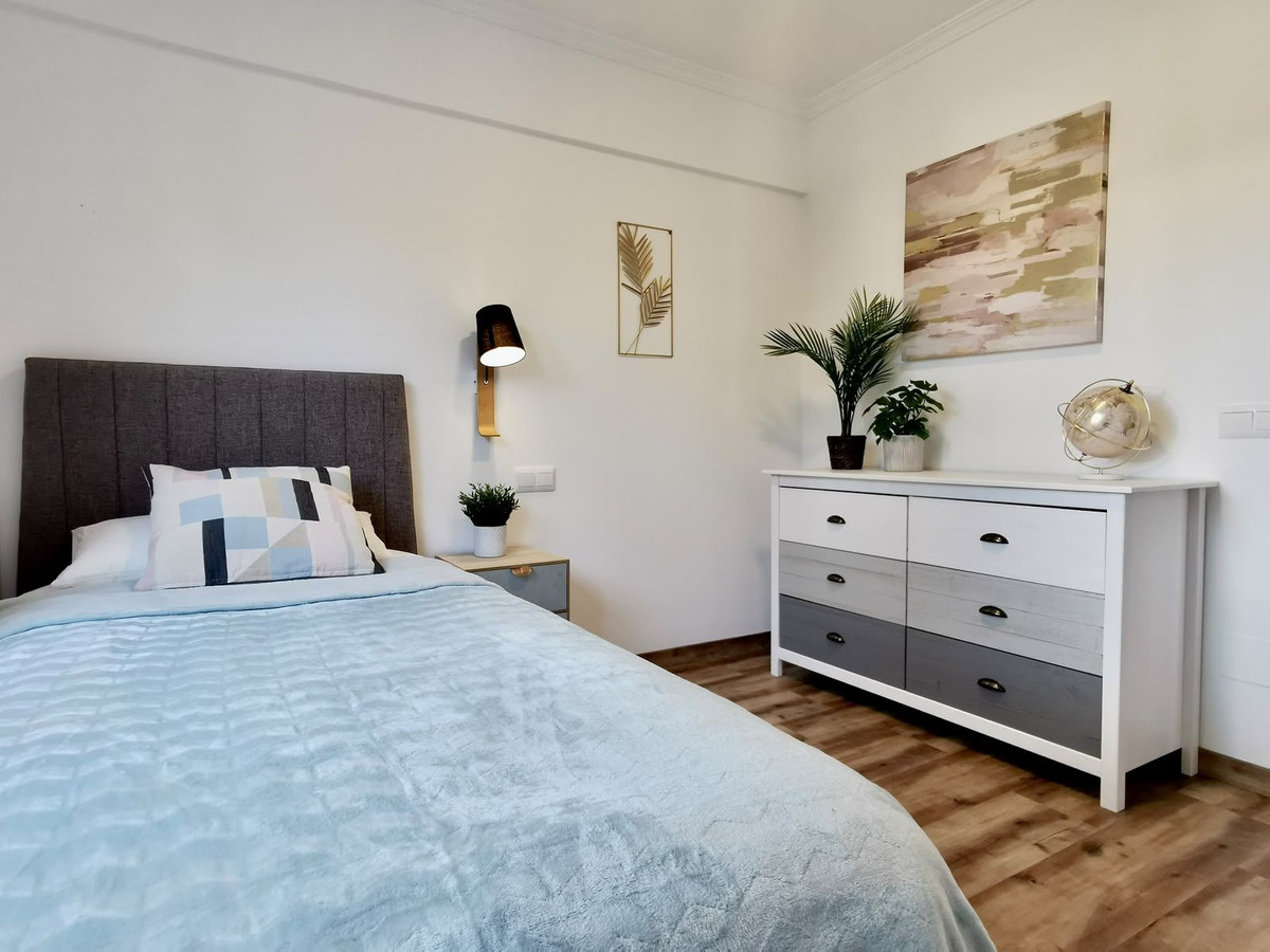 3 Bedroom Apartment for Sale in Estepona — view 7