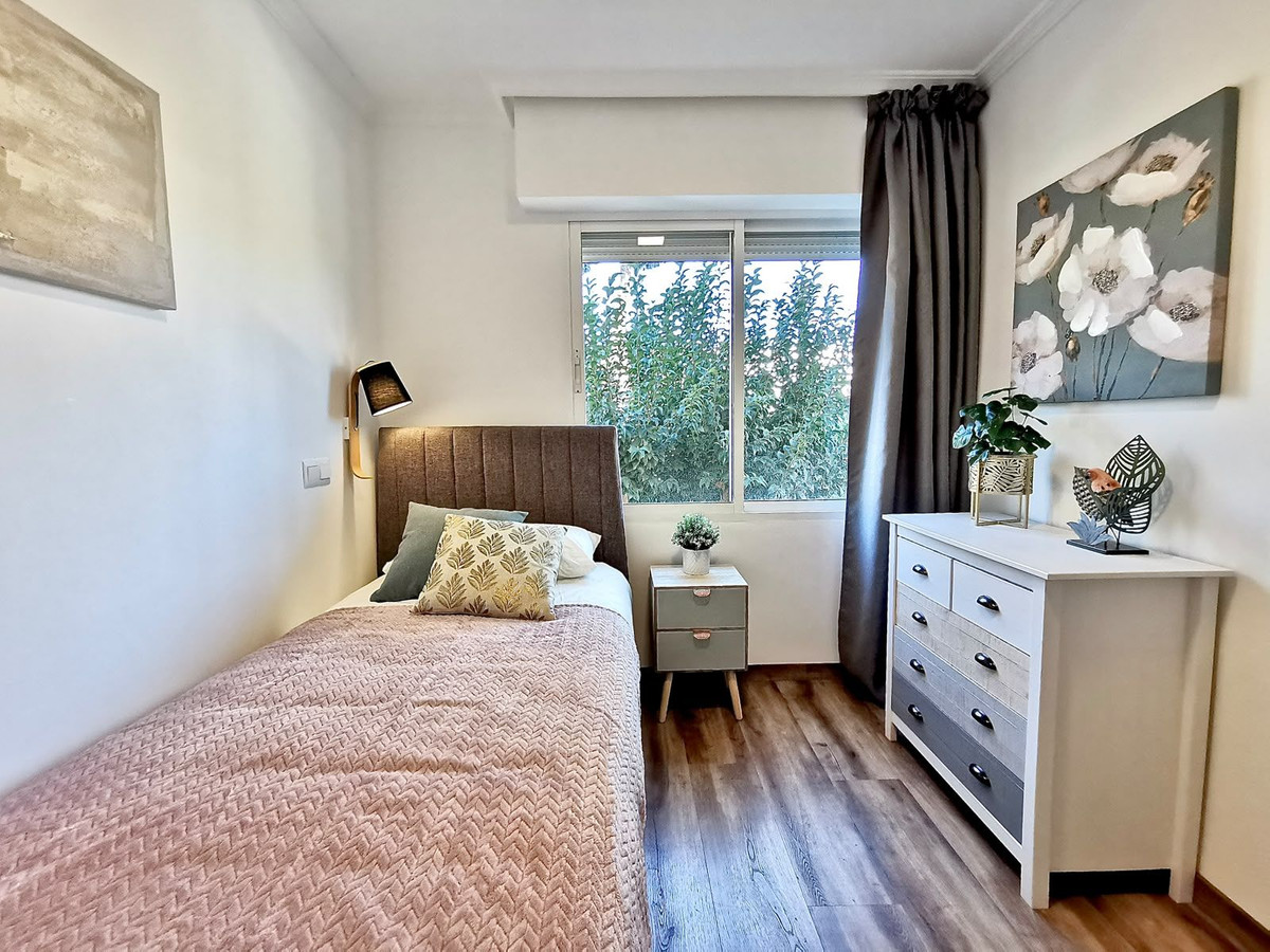 3 Bedroom Apartment for Sale in Estepona — view 8