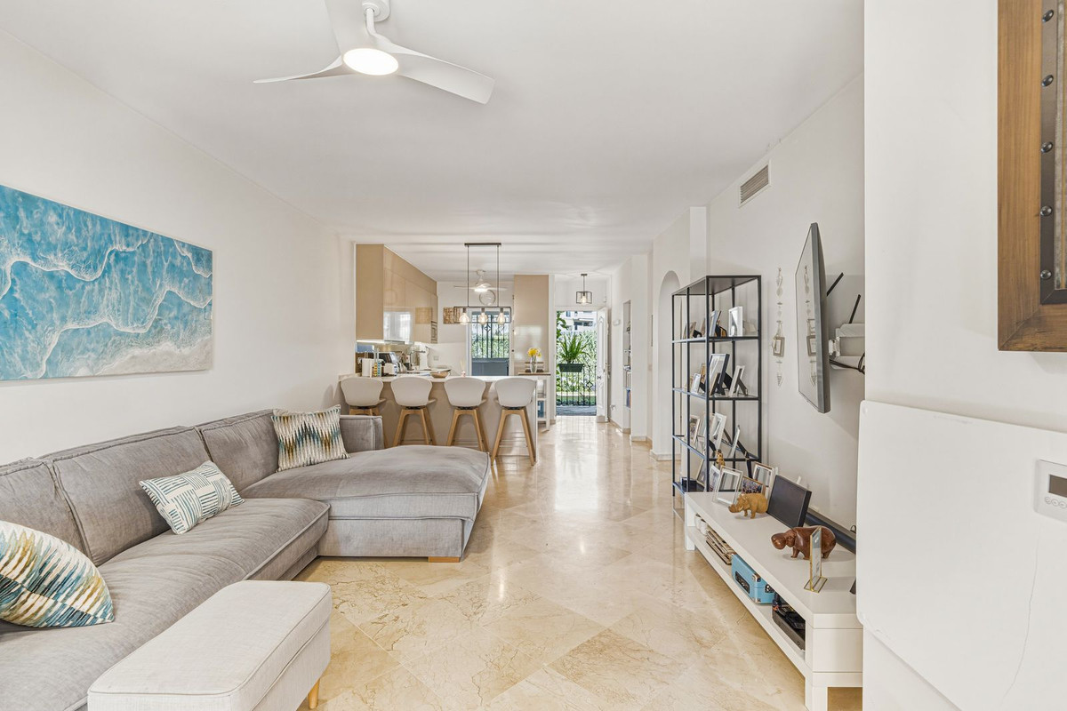 2 Bedroom Apartment for Sale in Guadalmina Alta — view 11