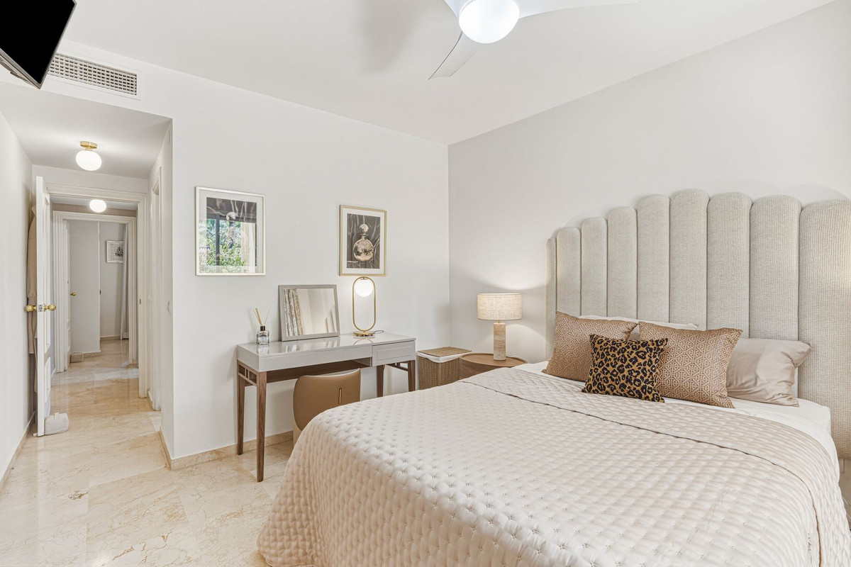 2 Bedroom Apartment for Sale in Guadalmina Alta — view 17